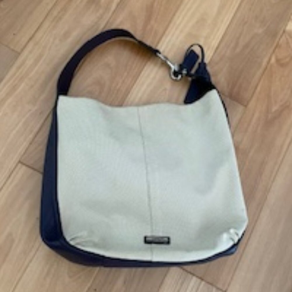 Coach F28911 Avery Canvas/leather Hobo - Picture 4 of 16
